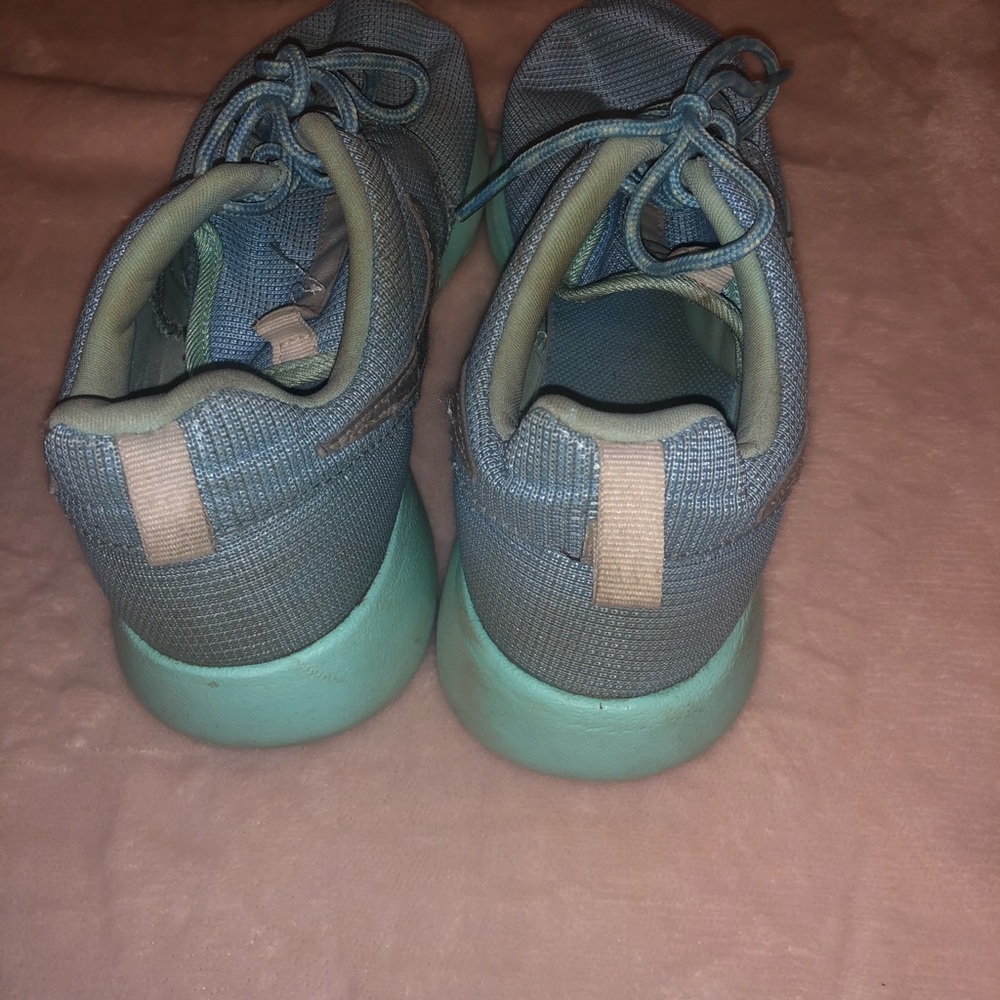 nike tennis shoes